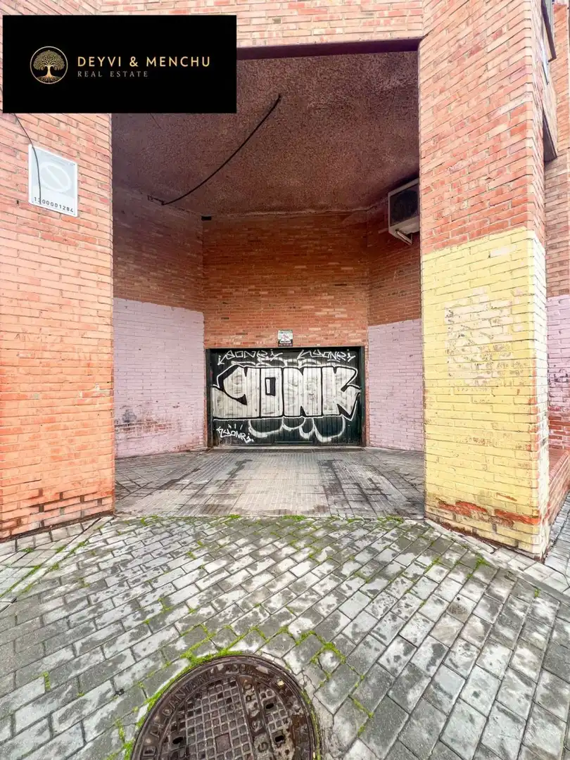 Exterior view of Garage for sale in Madrid
