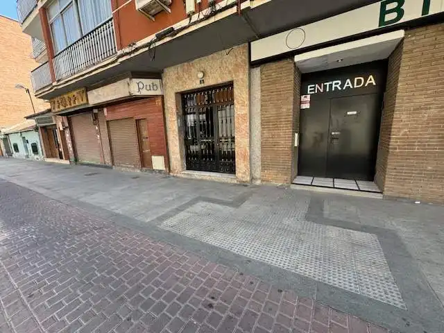 Vista exterior de Local en venda en San Fernando de Henares