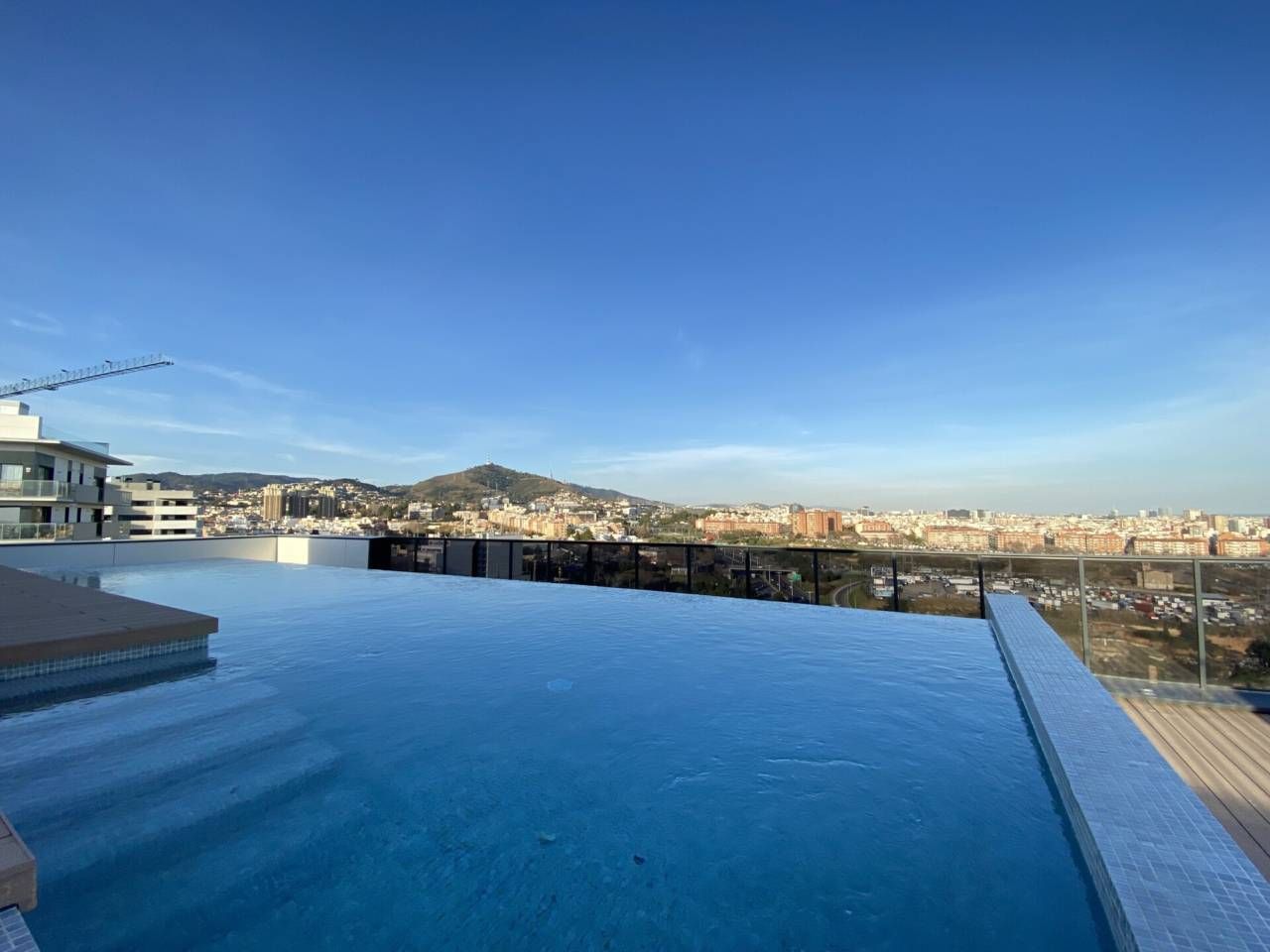 Piscina de Piso en venta en L'Hospitalet de Llobregat con Aire acondicionado, Terraza y Alarma