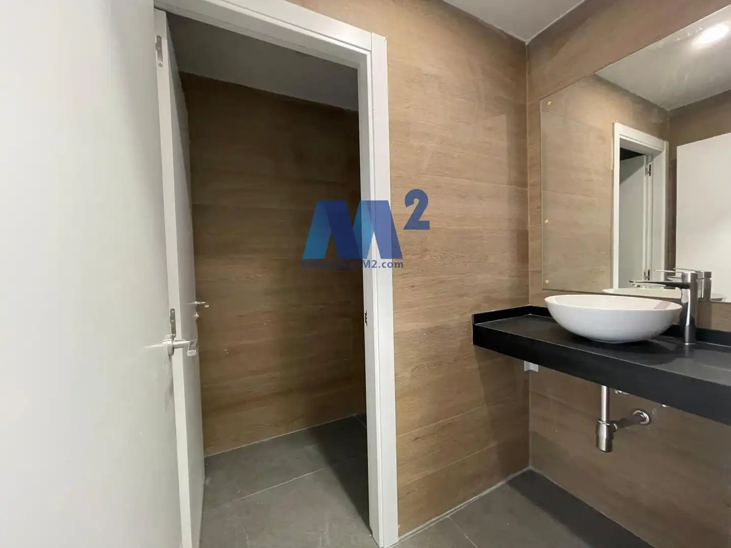 Badezimmer von Fabrikhallen zur Miete in Alcorcón