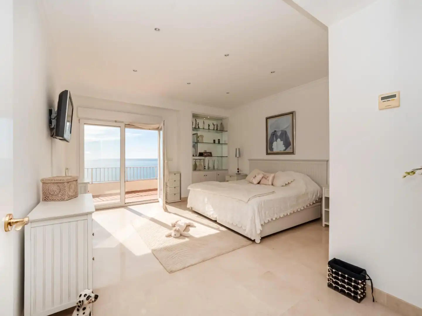 Schlafzimmer von Dachboden zum Verkauf in Fuengirola mit Klimaanlage, Privatgarten und Terrasse