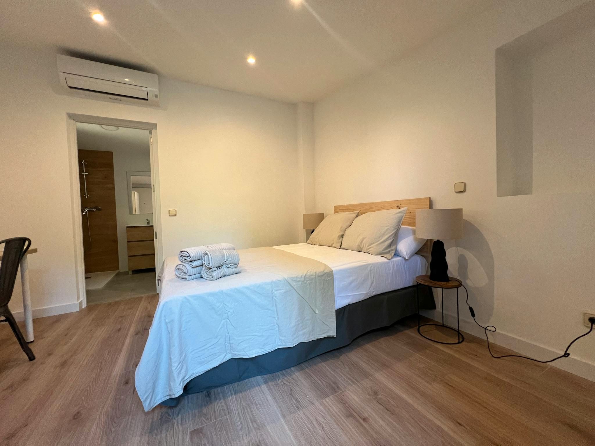 Bedroom of Flat to share in  Madrid Capital  with Air Conditioner, Heating and Private garden