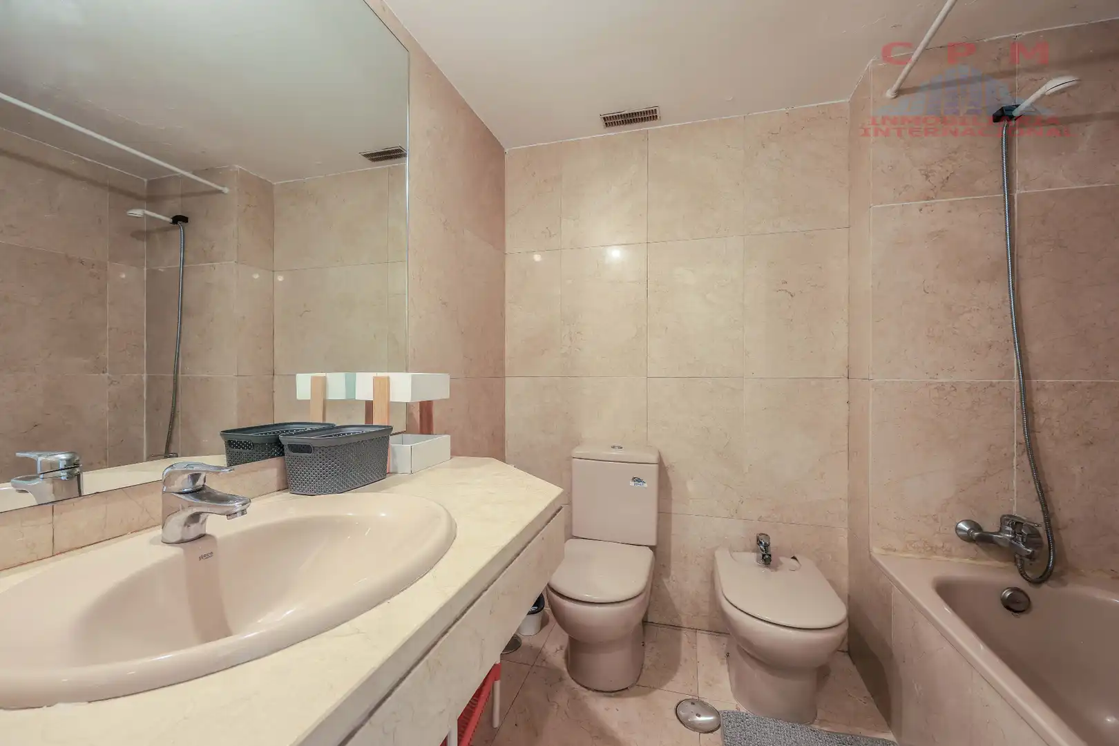 Bathroom of Flat for rent in Madrid  with Air Conditioner, Parquet flooring and Furnished