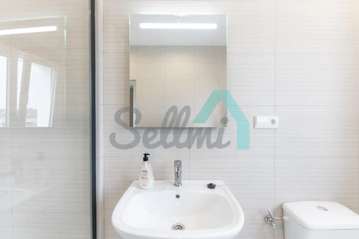 Bathroom of Houses for rent in Gijón   with Heating, Private garden and Terrace