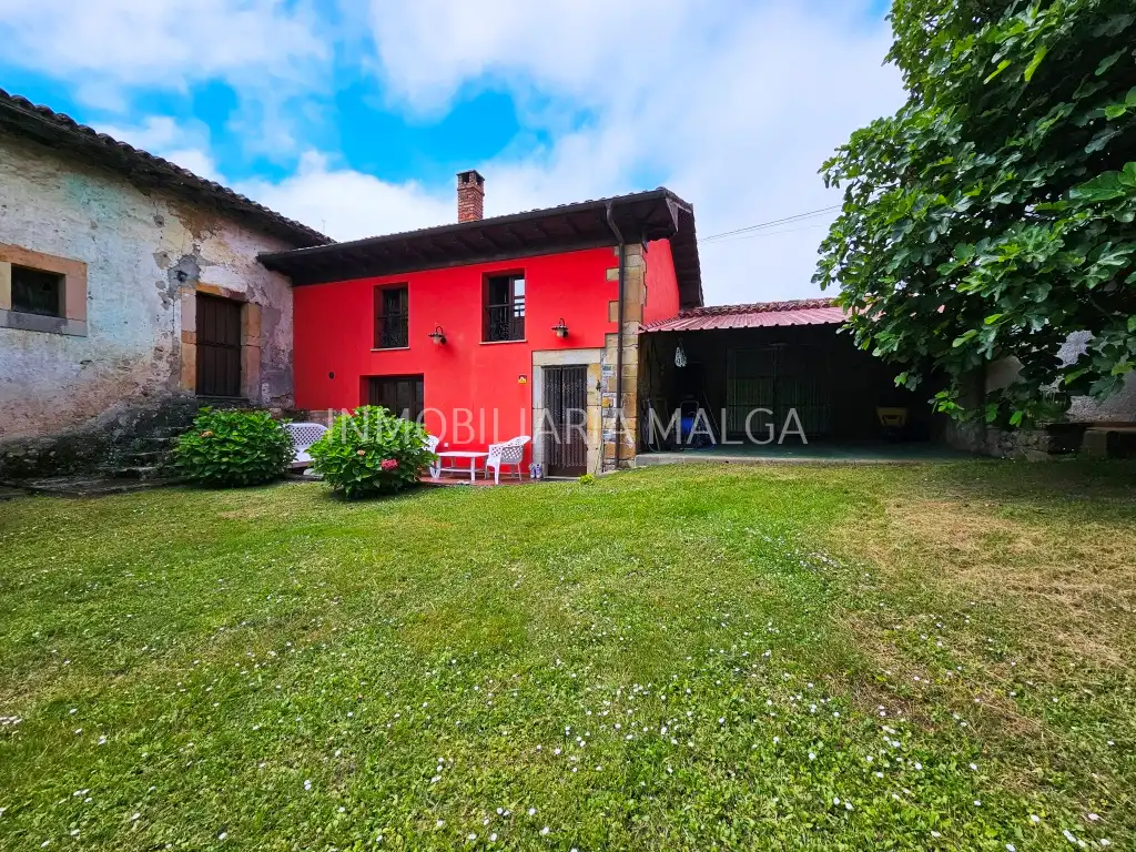 Vista exterior de Casa o xalet en venda en Villaviciosa amb Calefacció, Jardí privat i Parquet