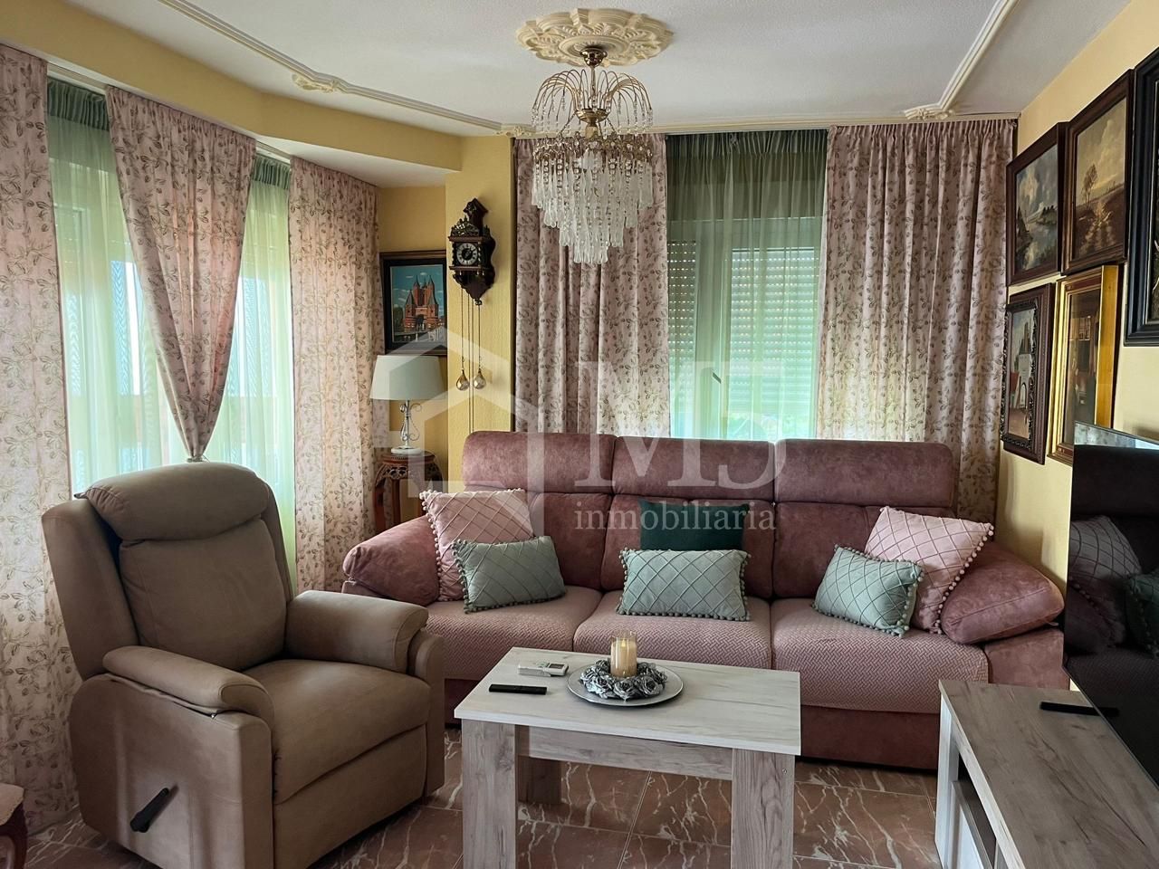 Living room of House or chalet for sale in Vélez-Málaga  with Air Conditioner, Terrace and Community pool