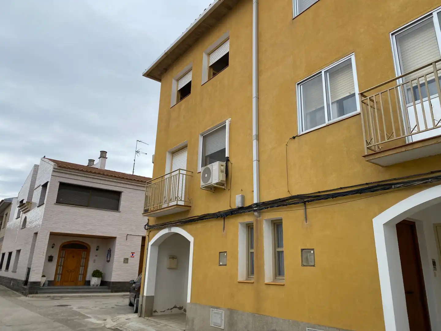 Vista exterior de Casa adosada en venda en Gelsa amb Calefacció i Terrassa