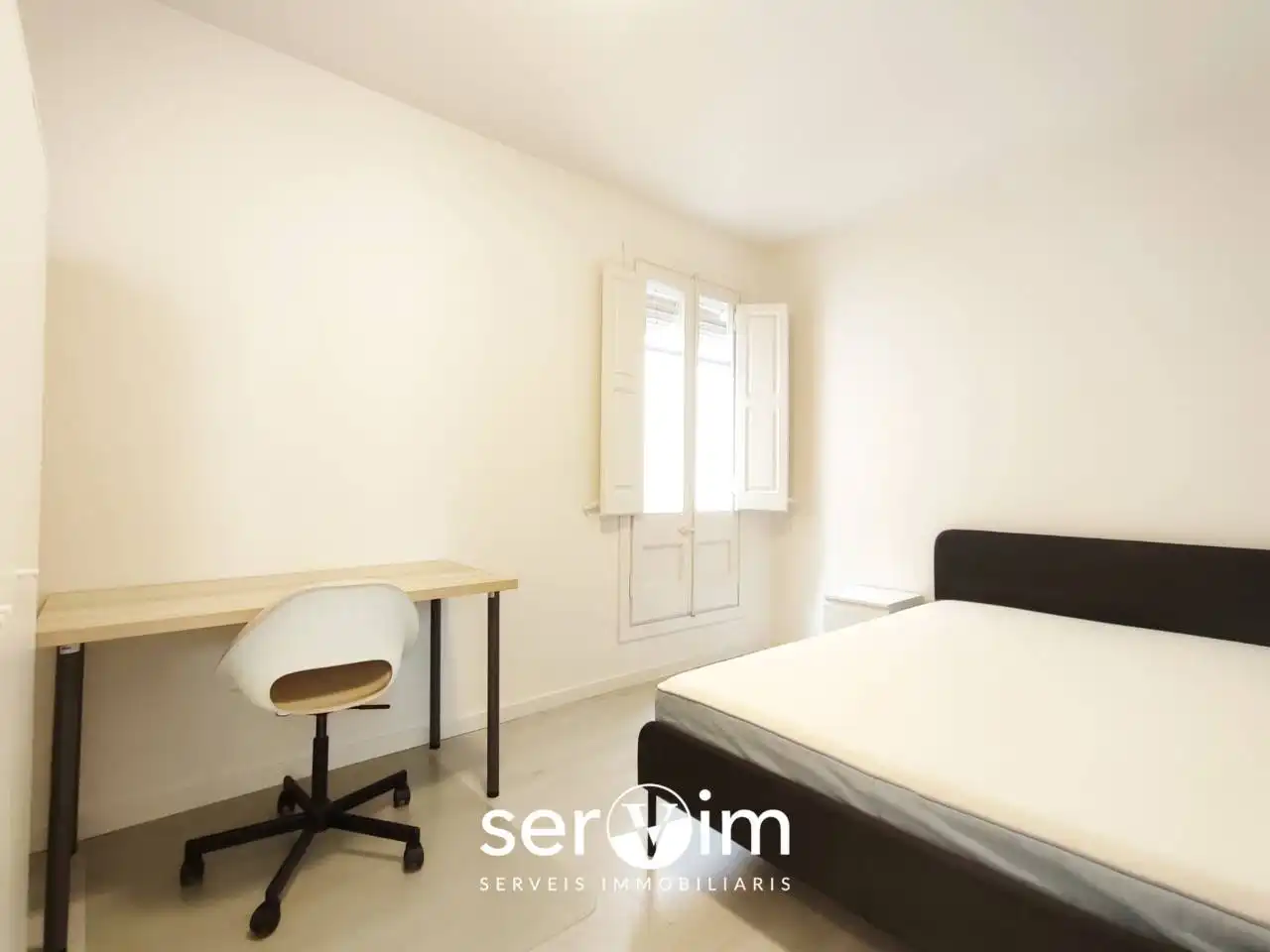 Schlafzimmer von Wohnung zum Verkauf in Girona mit Heizung und Balkon