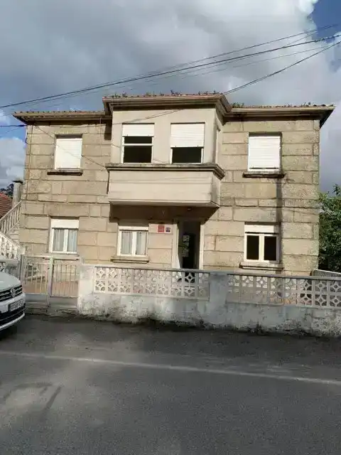 Vista exterior de Casa o xalet en venda en Pontevedra Capital  amb Calefacció, Jardí privat i Traster