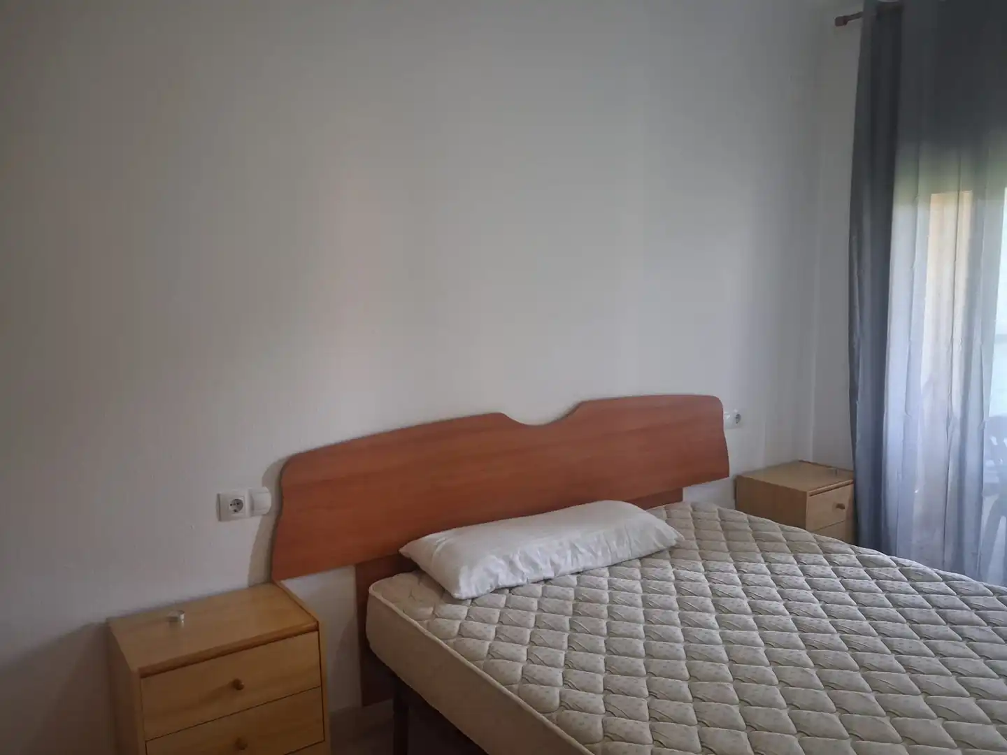 Habitación de Piso de alquiler en Benicarló con Aire acondicionado, Terraza y Piscina