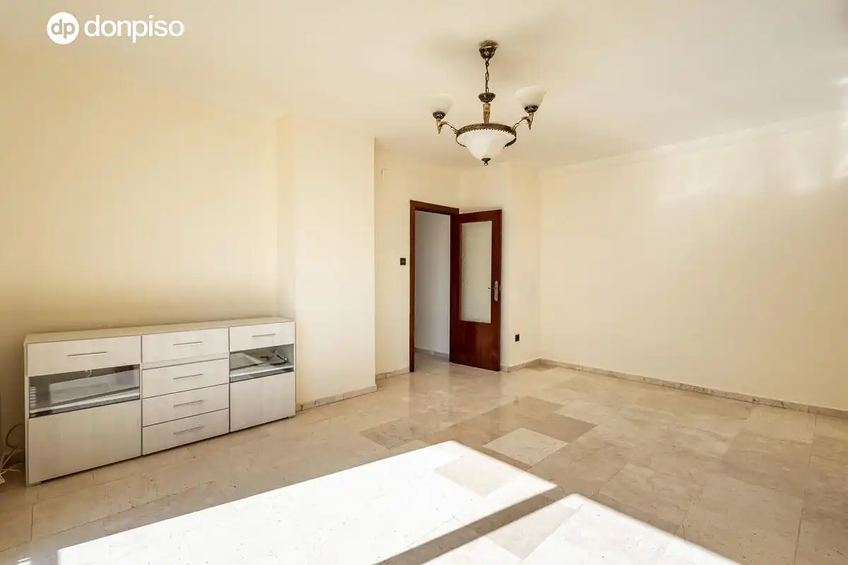 Flat for sale in Granada  with Air Conditioner, Heating and Terrace