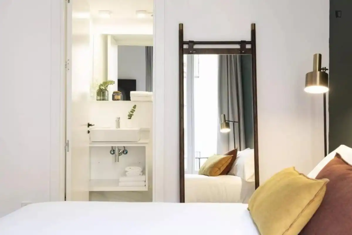 Study for rent in Cortes - Huertas