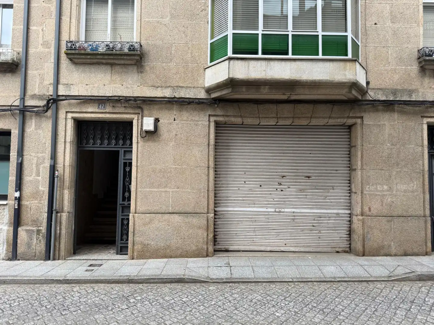 Vista exterior de Edifici en venda en Verín