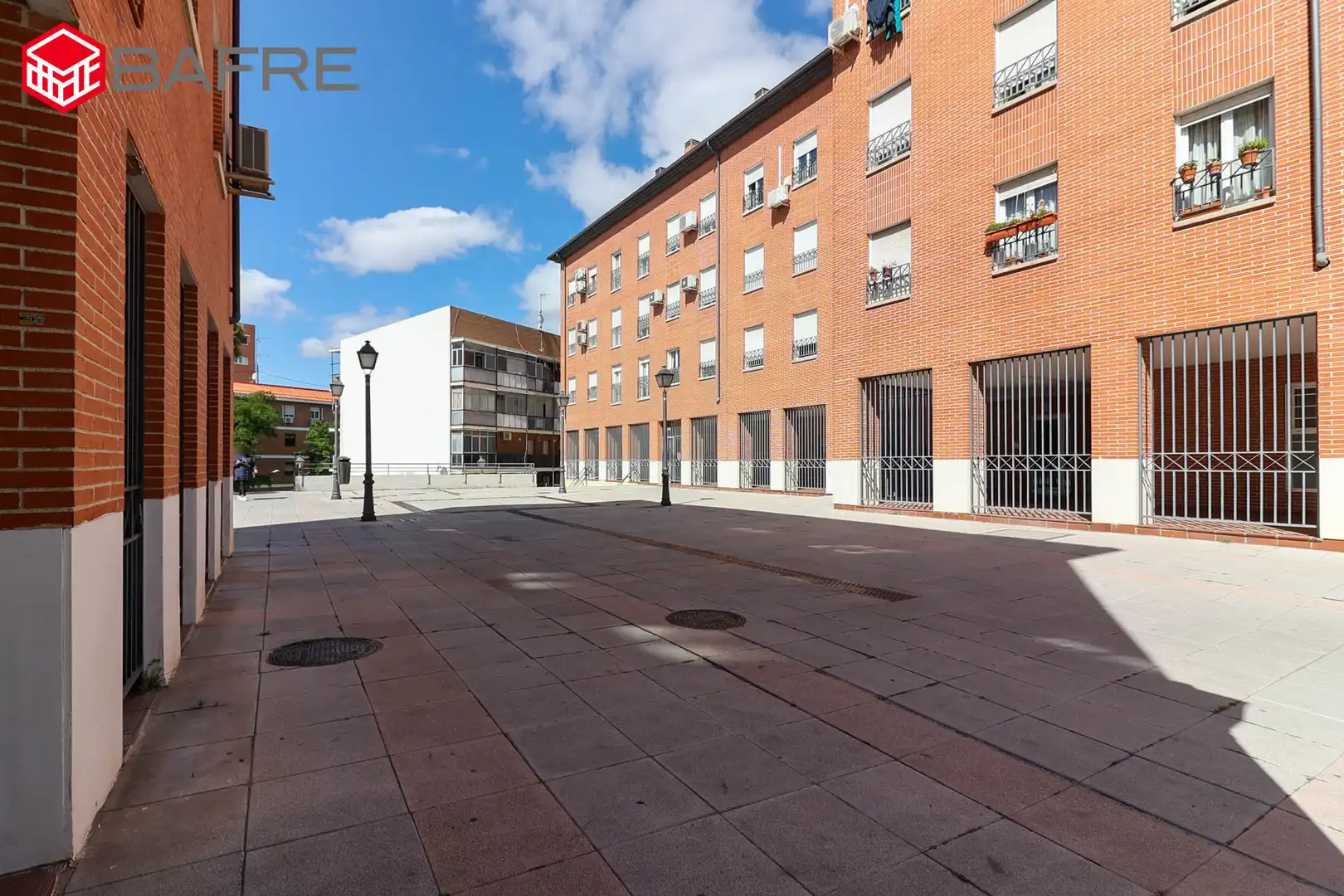 Vista exterior de Local en venda en Madrid