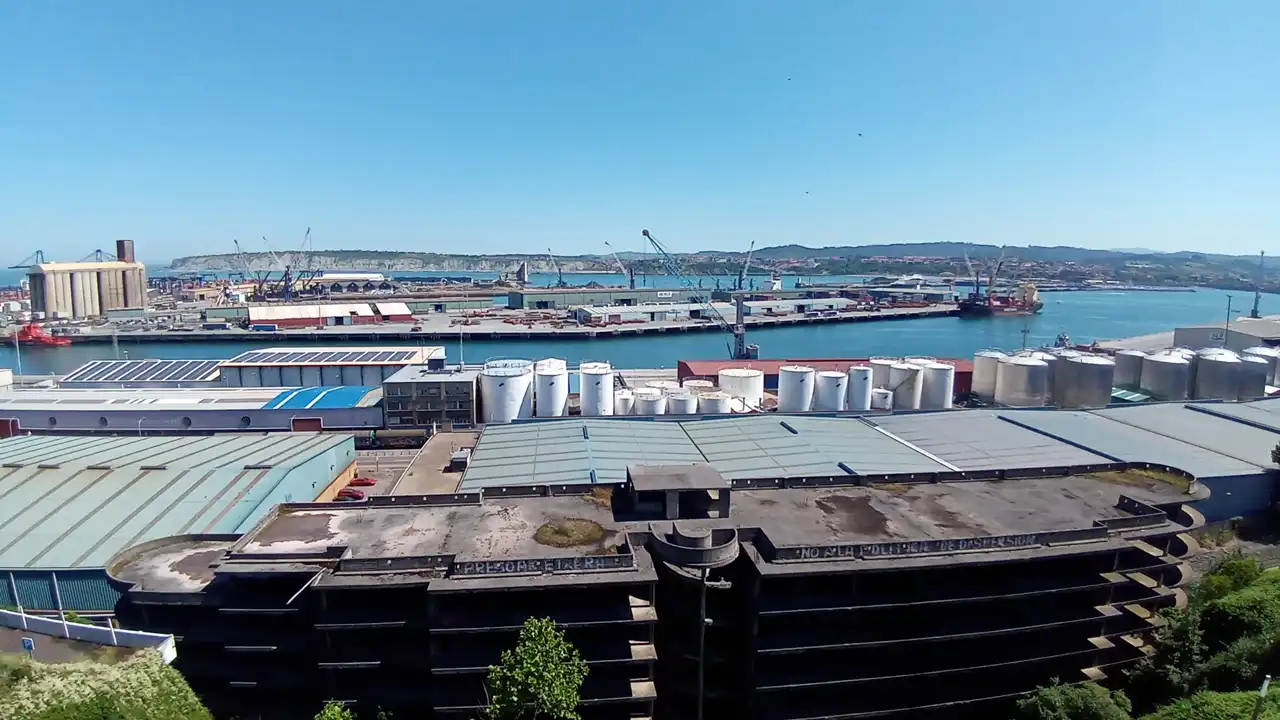 Vista exterior de Piso en venta en Santurtzi  con Calefacción, Terraza y Amueblado