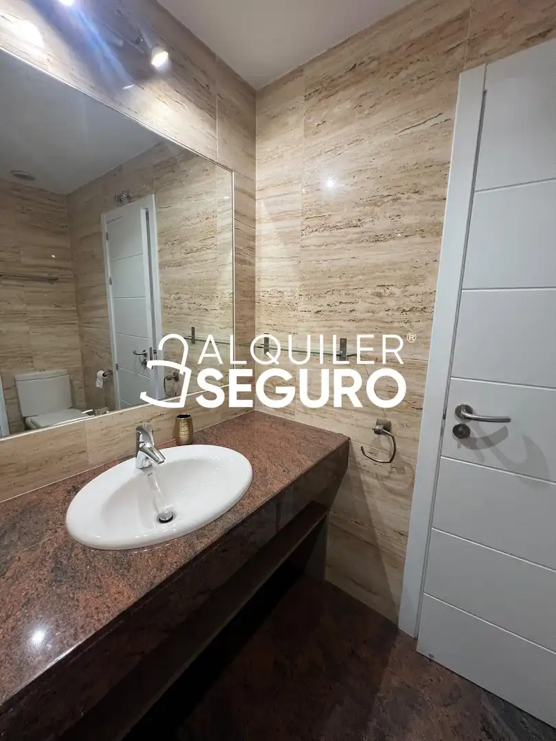 Baño de Piso de alquiler en Madrid con Aire acondicionado, Calefacción y Terraza