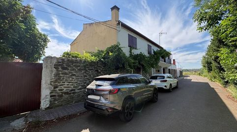 Venta de casa en Ciudad Rodrigo con amplios espacios y jardín propio, imatge 3