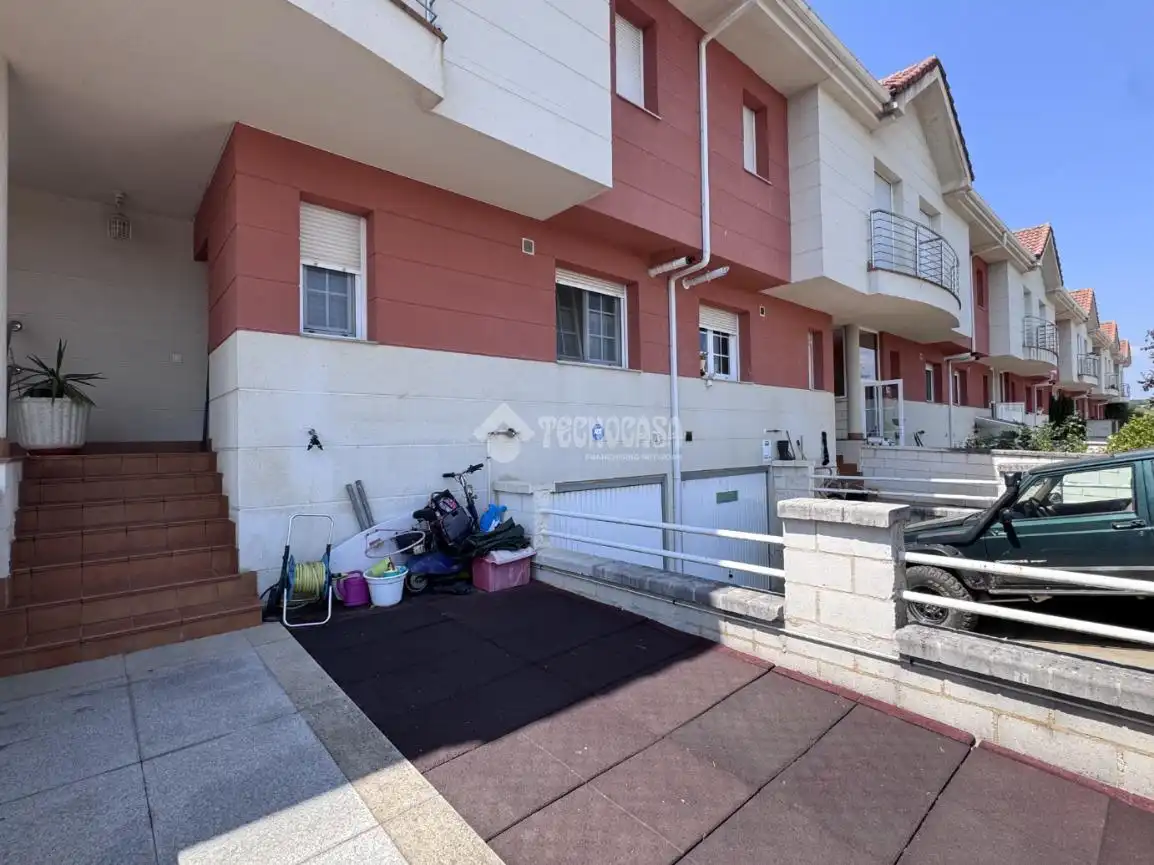Vista exterior de Casa adosada en venta en Cuadros con Calefacción y Parquet