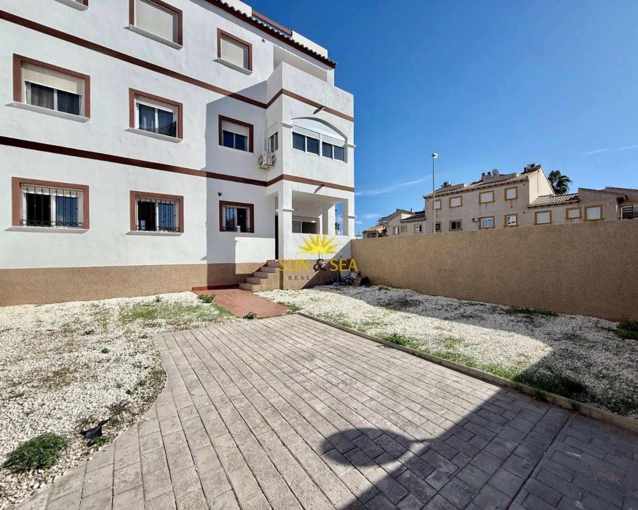 Vista exterior de Casa o xalet en venda en Orihuela amb Calefacció, Parquet i Terrassa