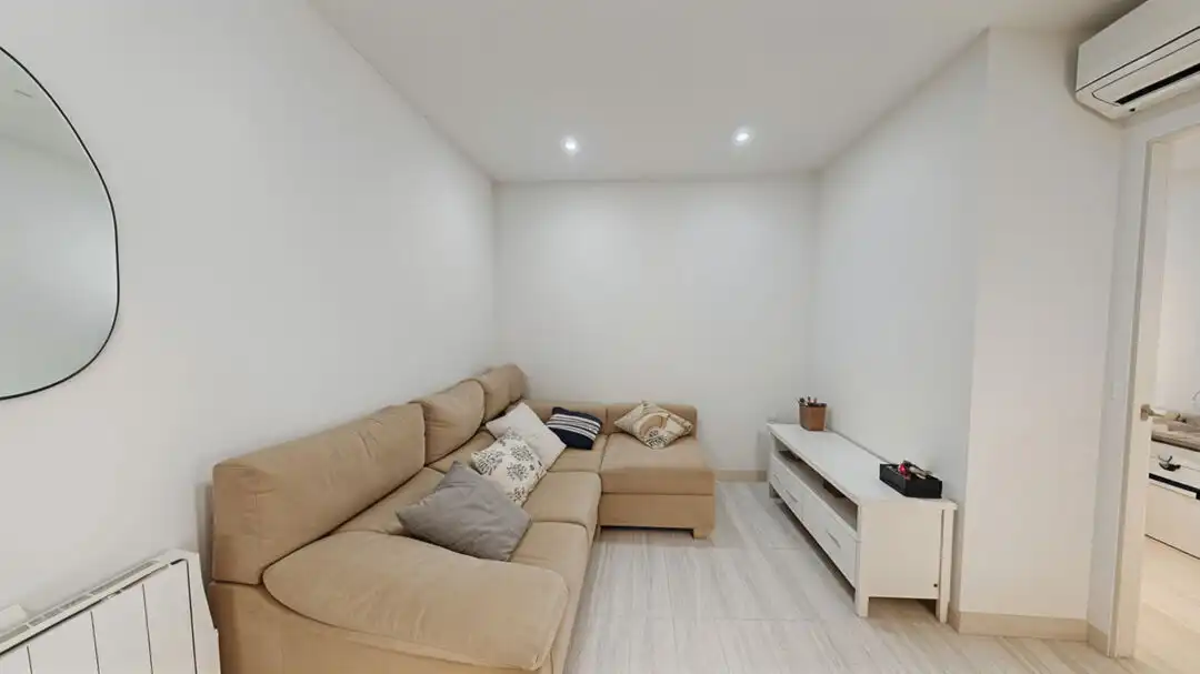 Flat for sale in Madrid  with Air Conditioner, Heating and Furnished