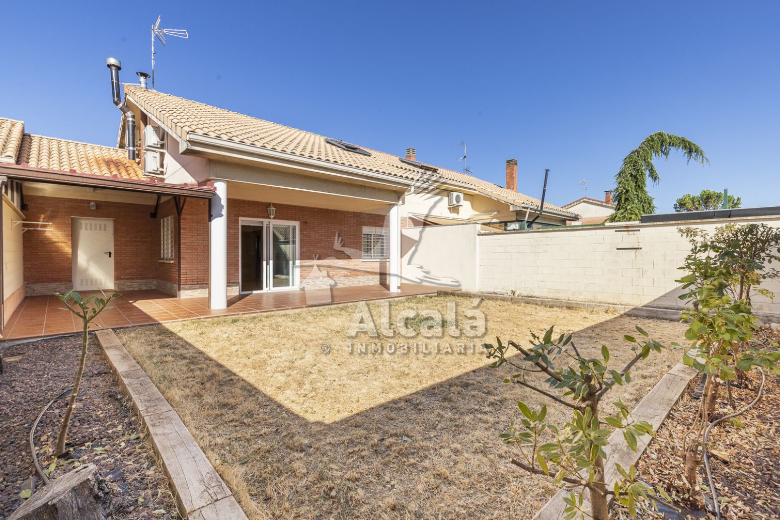 Vista exterior de Casa o xalet en venda en Pozo de Guadalajara amb Aire condicionat, Calefacció i Parquet