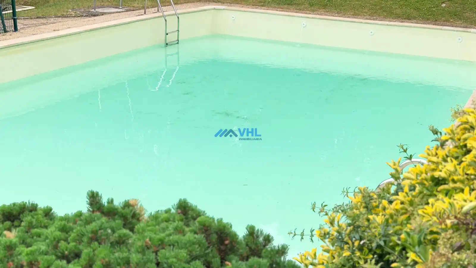 Piscina de Piso de alquiler en Castro-Urdiales con Calefacción, Terraza y Amueblado