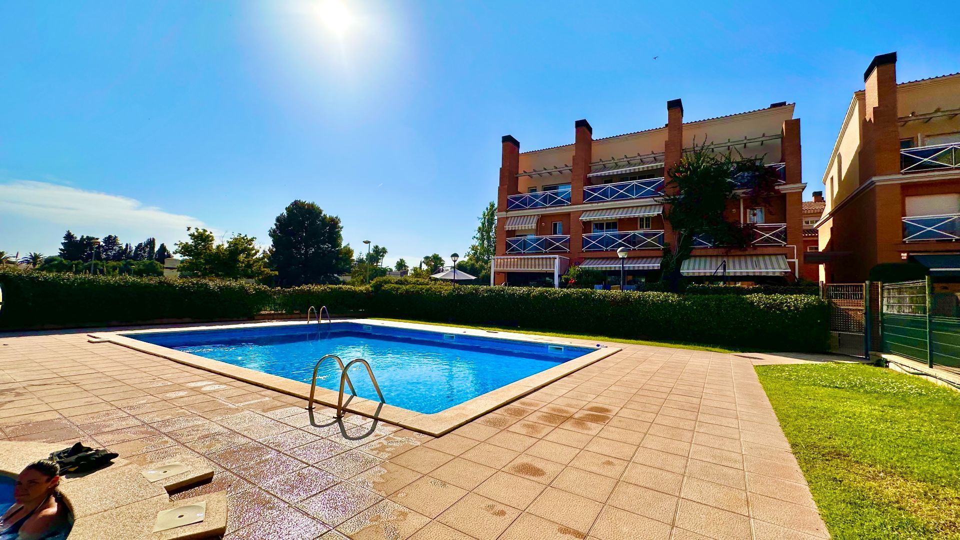 Piscina de Casa adosada en venta en Cambrils con Jardín privado, Trastero y Piscina comunitaria