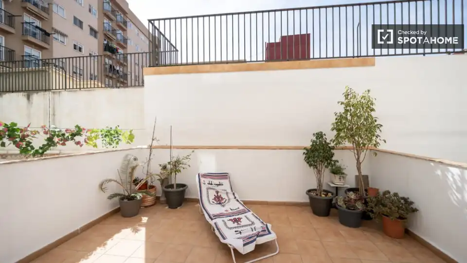 Terrassa de Pis de lloguer en Valencia amb Aire condicionat, Calefacció i Moblat