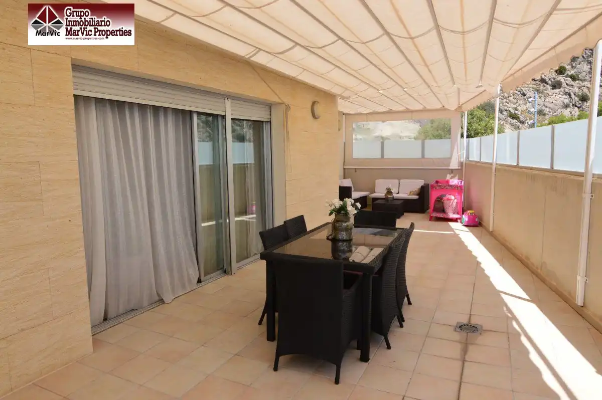 Terrasse von Erdgeschoss zum Verkauf in Altea mit Privatgarten, Möbliert und Gemeinschaftspool