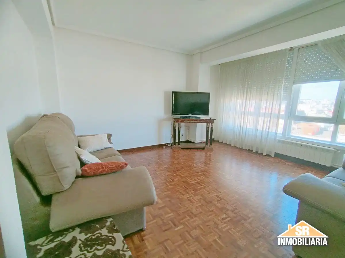 Sala d'estar de Pis de lloguer en A Coruña Capital  amb Parquet, Forn i Rentadora