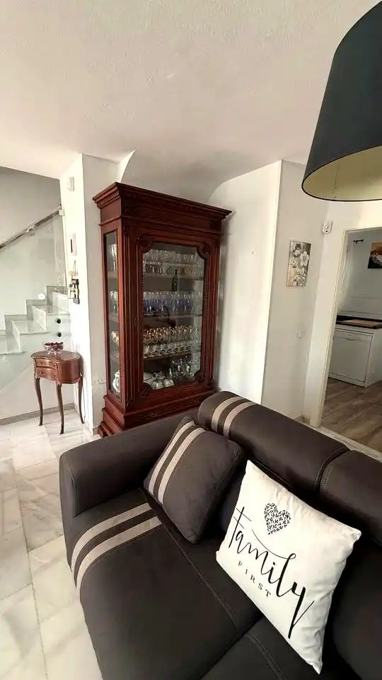 Sala de estar de Casa adosada en venta en Málaga con Aire acondicionado y Piscina comunitaria