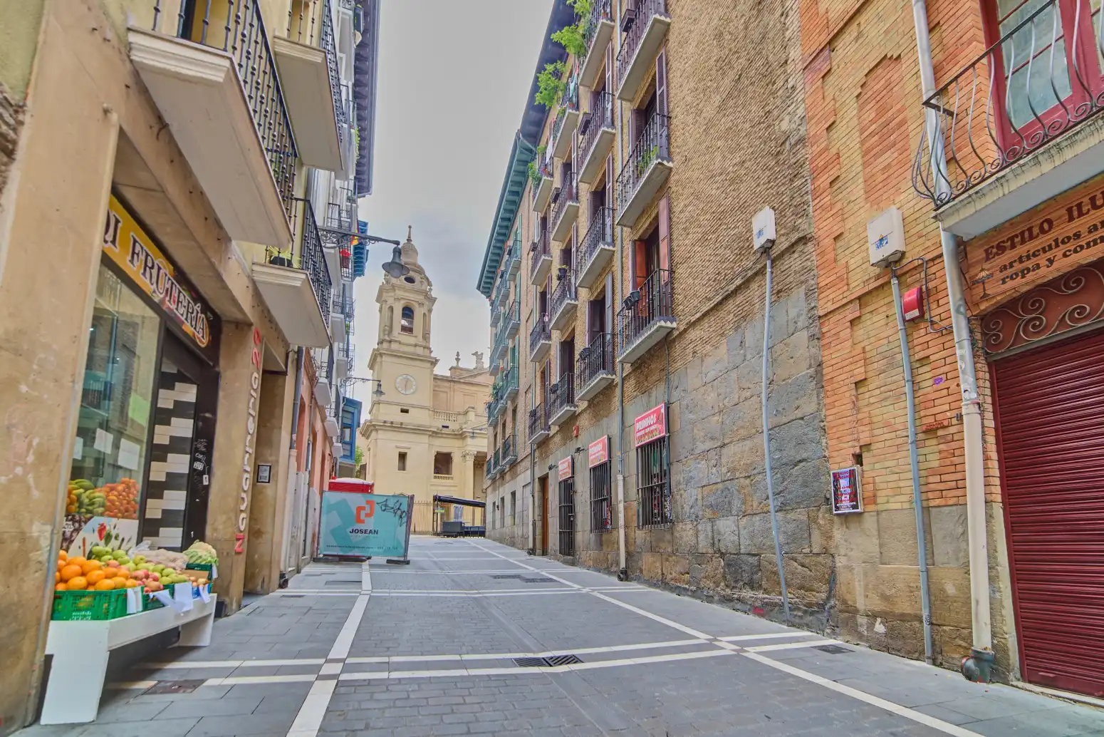 Vista exterior de Piso en venta en  Pamplona / Iruña con Calefacción y Balcón