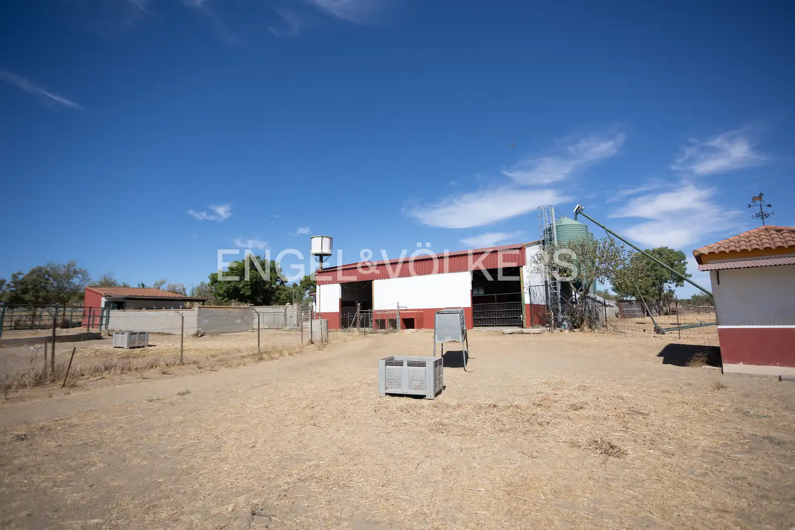 Vista exterior de Finca rústica en venta en Llerena con Calefacción, Jardín privado y Trastero