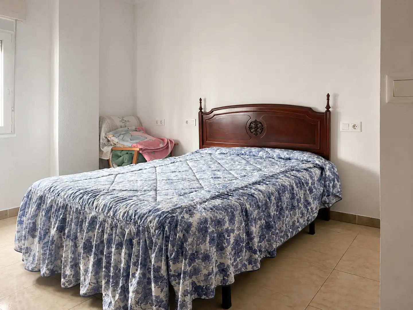 Dormitori de Casa adosada de lloguer en Utiel amb Terrassa, Moblat i Forn