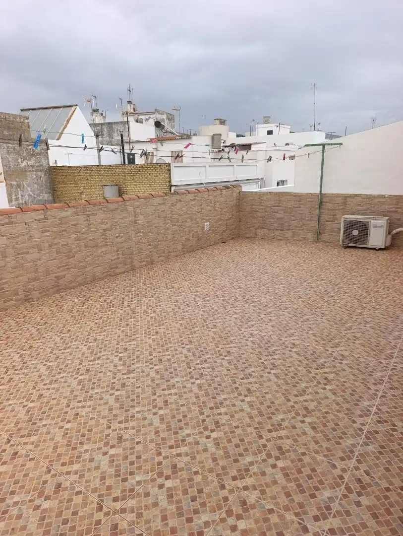 Terrasse von Einfamilien-Reihenhaus zum Verkauf in Utrera mit Klimaanlage