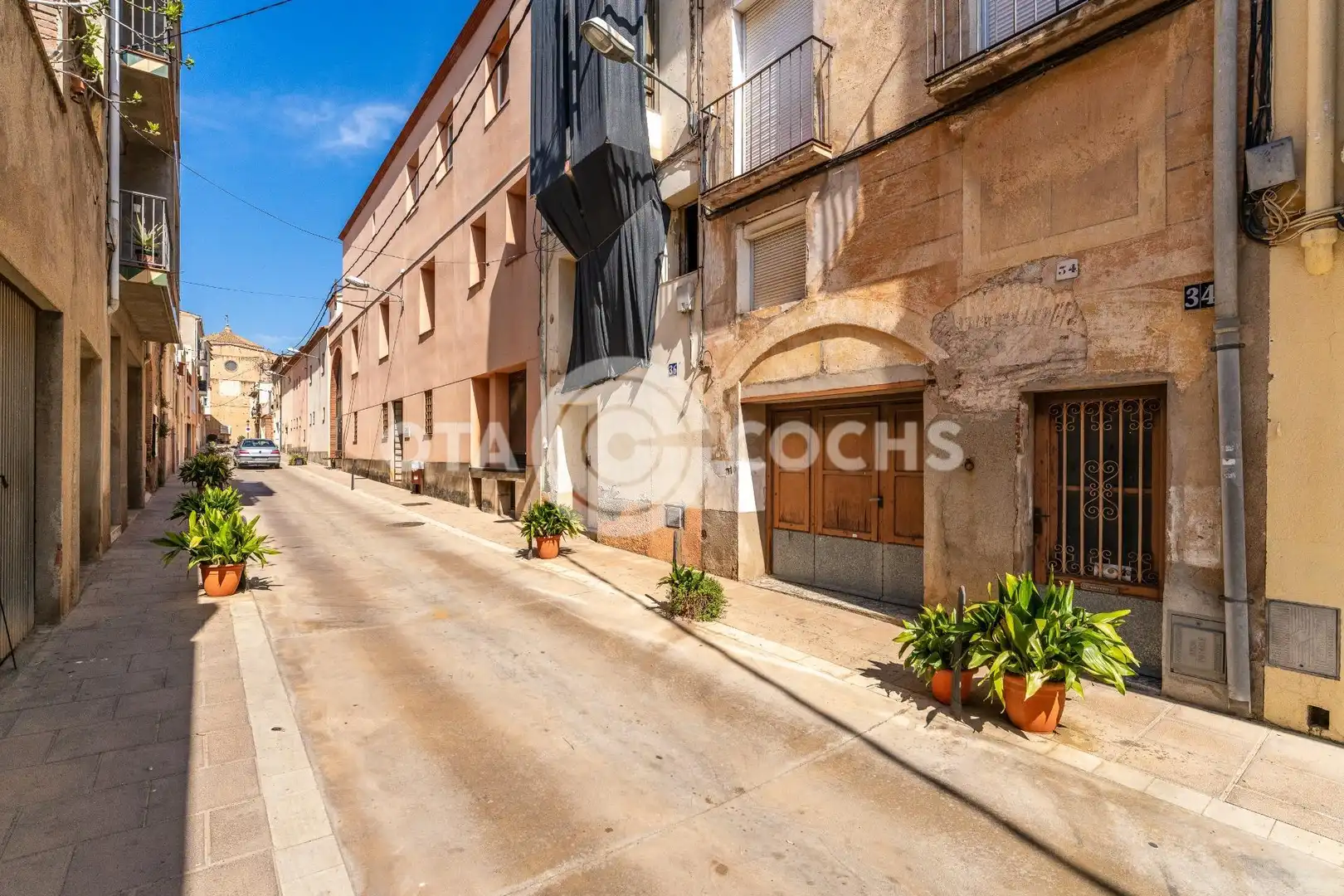 Vista exterior de Casa adosada en venda en Montbrió del Camp amb Balcó