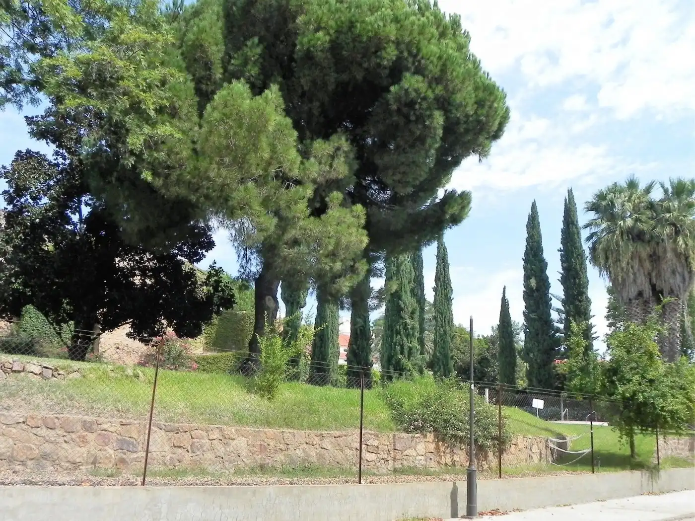Jardín de Casa adosada en venta en Alange con Jardín privado, Trastero y Amueblado