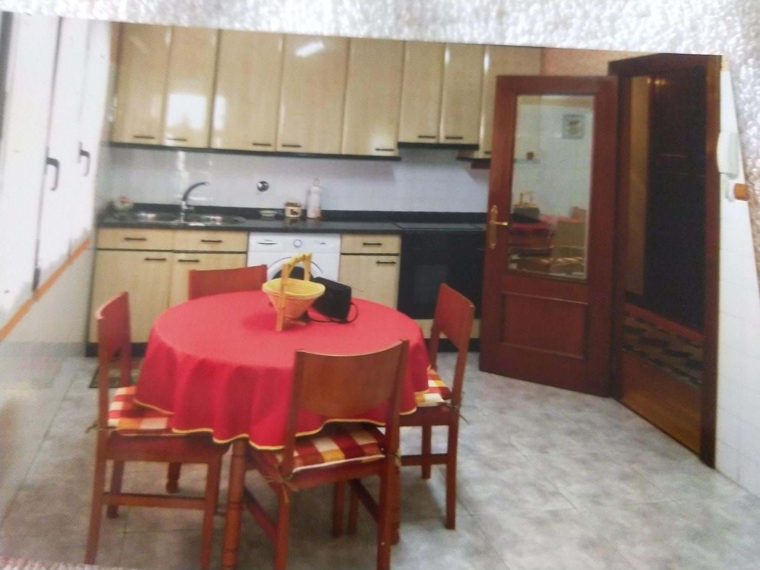 Cuina de Pis en venda en Basauri  amb Moblat i Balcó
