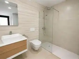 Baño de Casa adosada de alquiler en Finestrat con Aire acondicionado, Jardín privado y Terraza