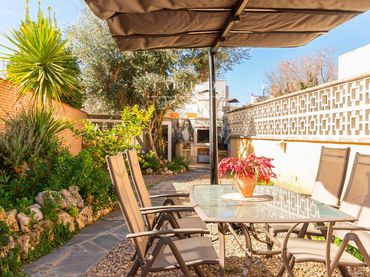 Terraced house with balcony for sale in Egara