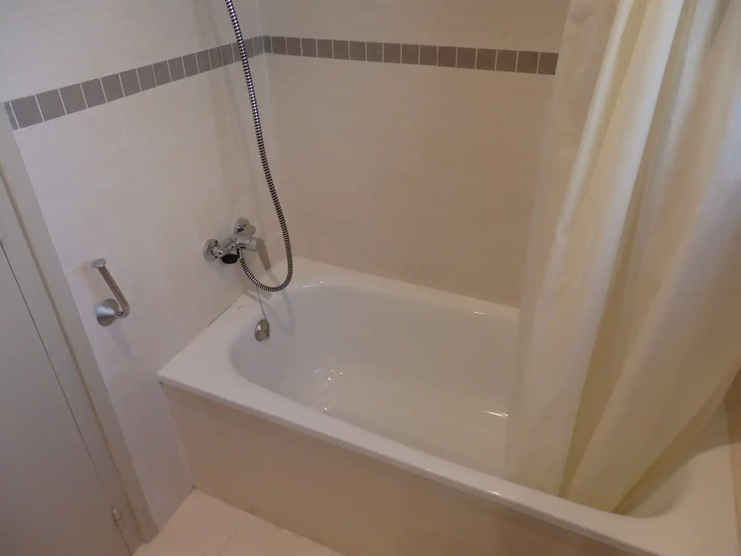 Bany de Casa o xalet en venda en Mont-roig del Camp amb Aire condicionat, Jardí privat i Terrassa
