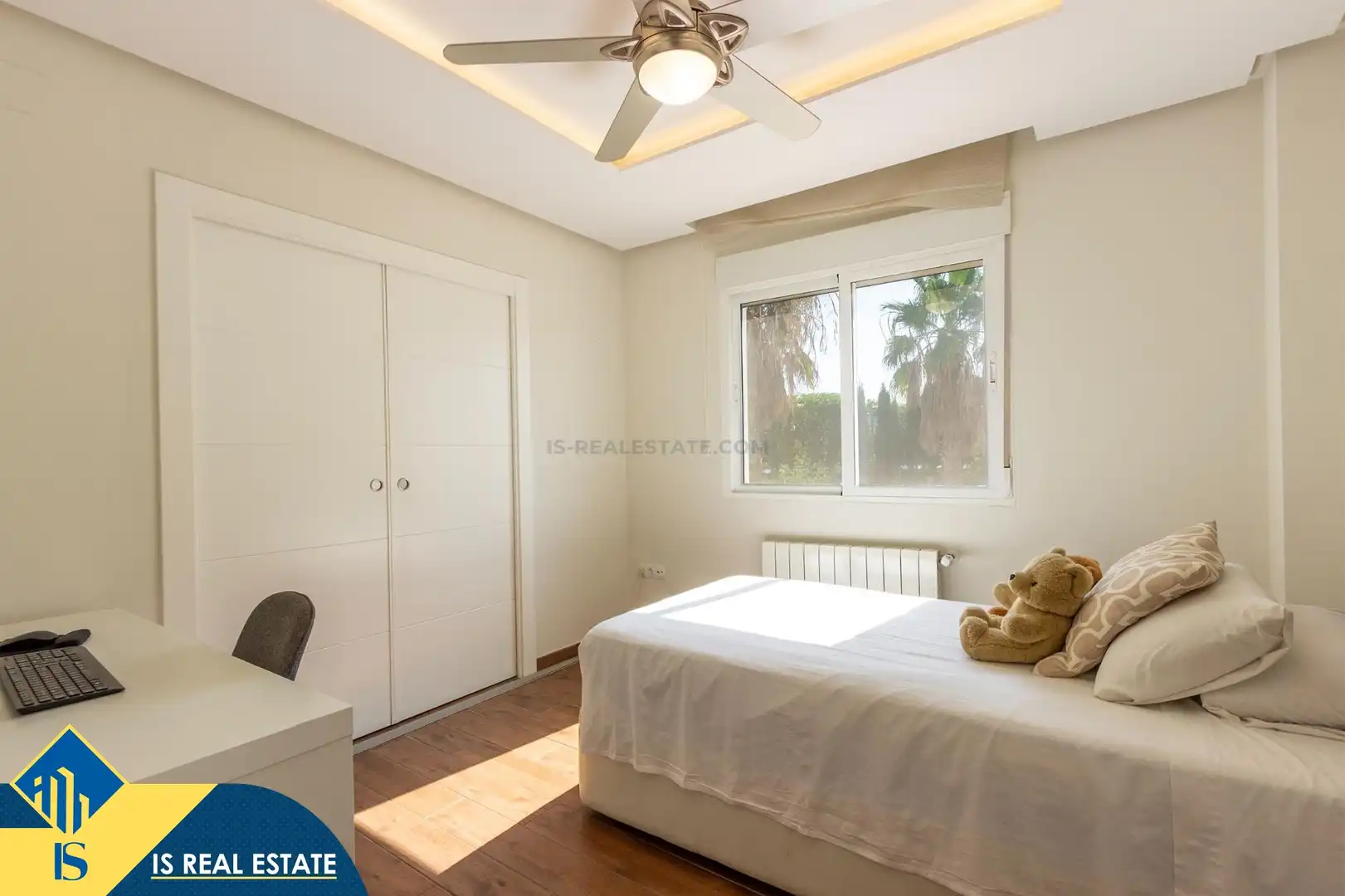 Dormitori de Casa o xalet en venda en Alicante / Alacant amb Terrassa, Piscina i Moblat