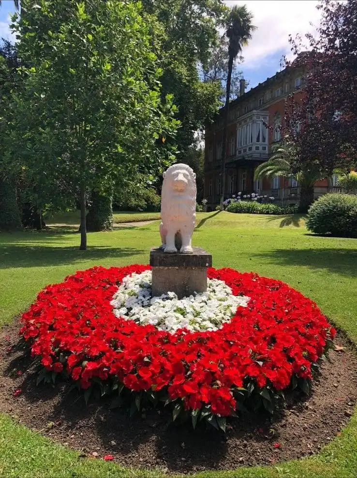 Jardí de Casa o xalet en venda en Gijón  amb Jardí privat, Terrassa i Moblat