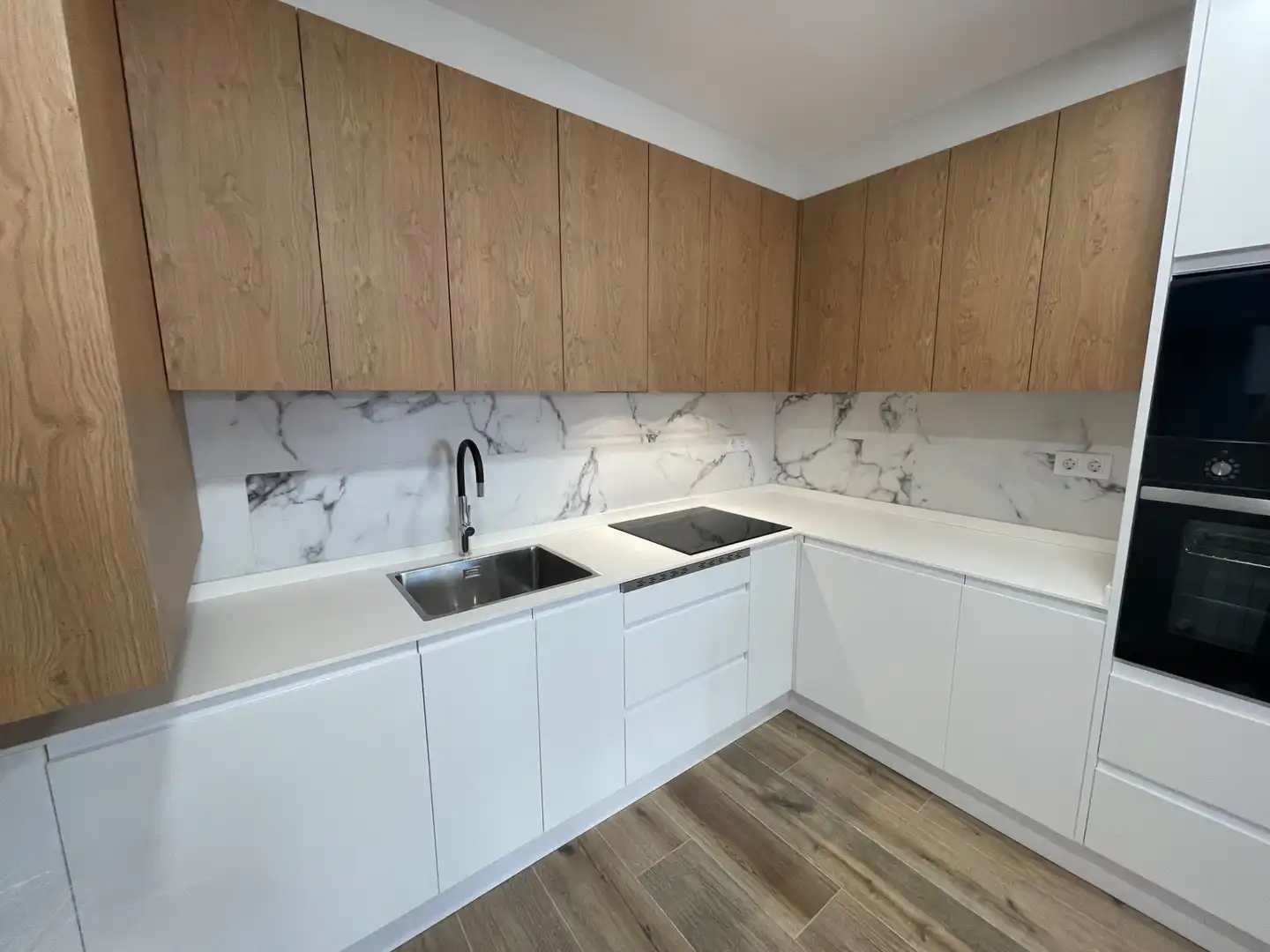 Cuina de Apartament de lloguer en Lugo Capital amb Calefacció, Parquet i Terrassa