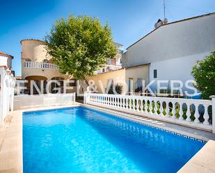 Swimming pool of Single-family semi-detached for sale in Empuriabrava  with Air Conditioner, Terrace and Swimming Pool