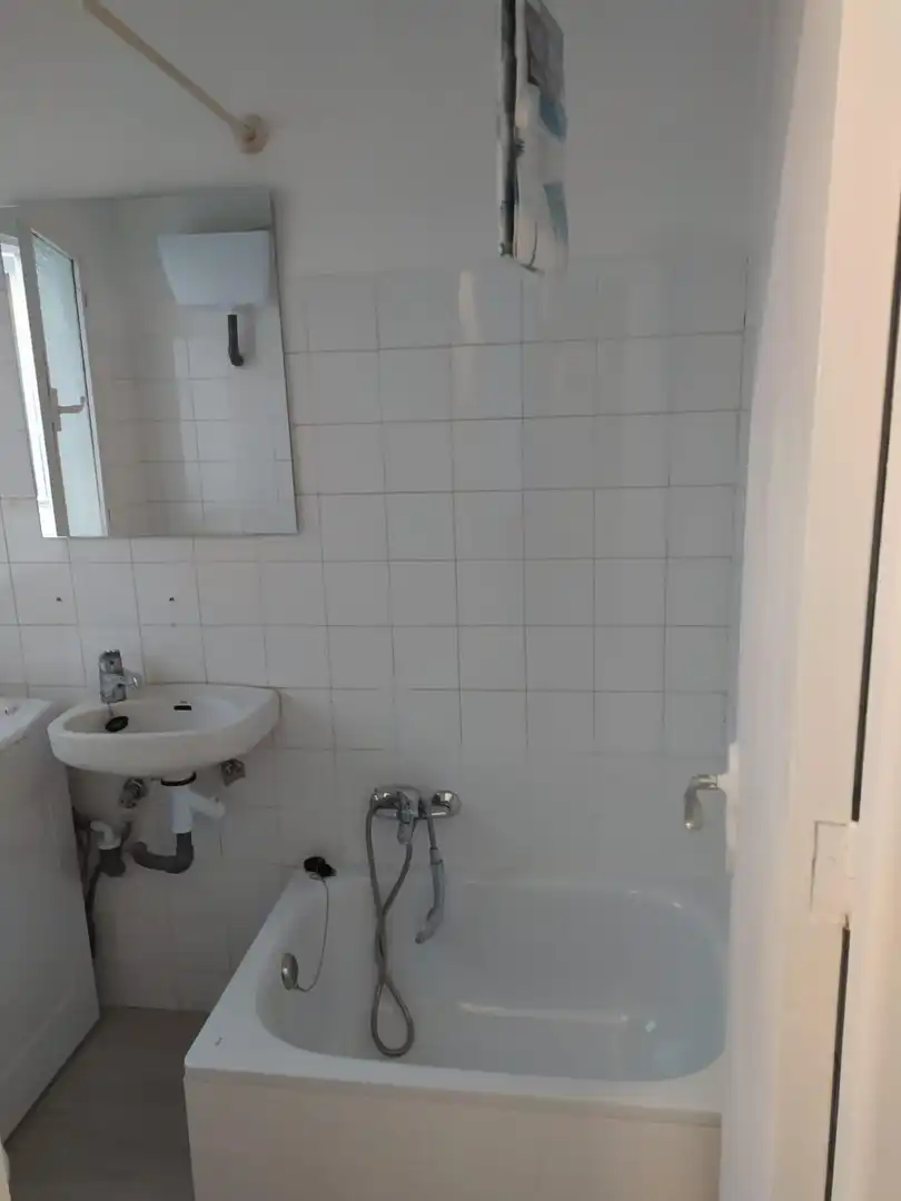 Baño de Estudio de alquiler en Granada con Amueblado