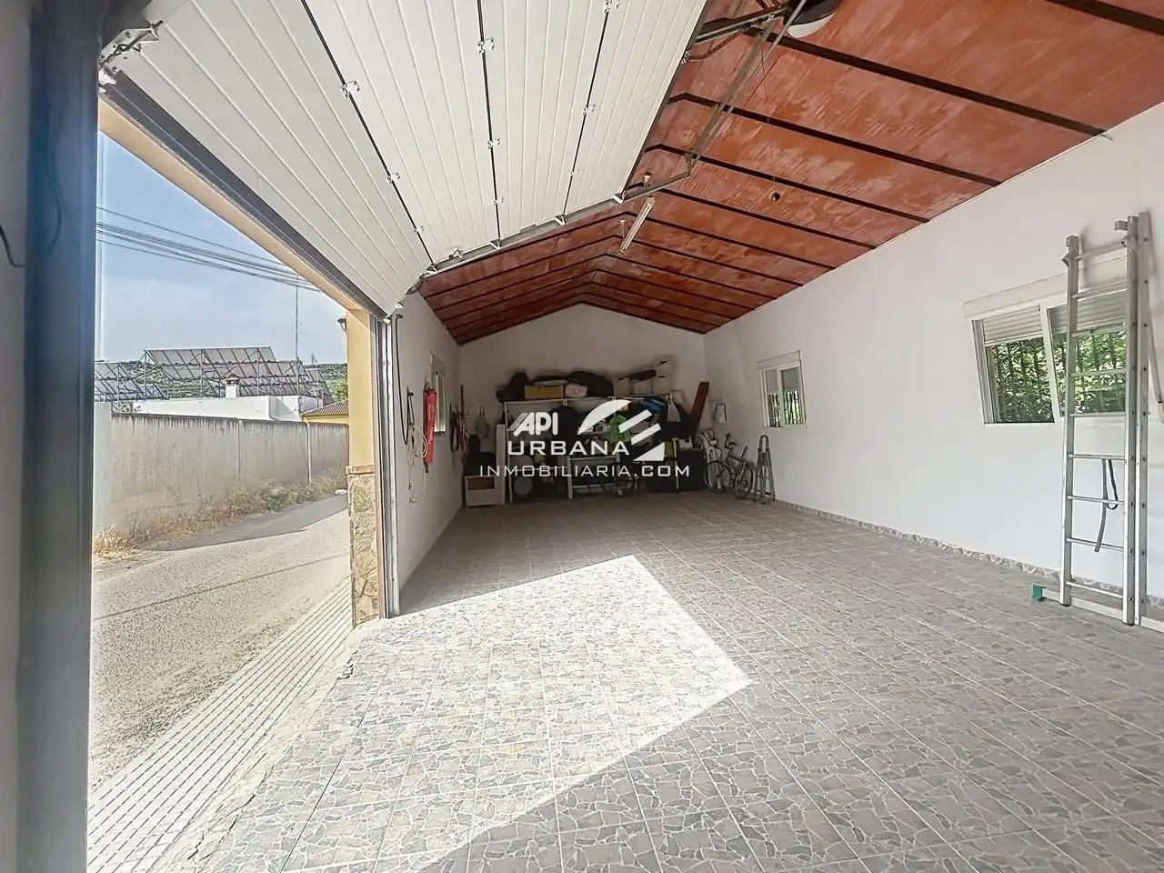 Parking de Casa o chalet en venta en Lucena con Aire acondicionado, Jardín privado y Terraza