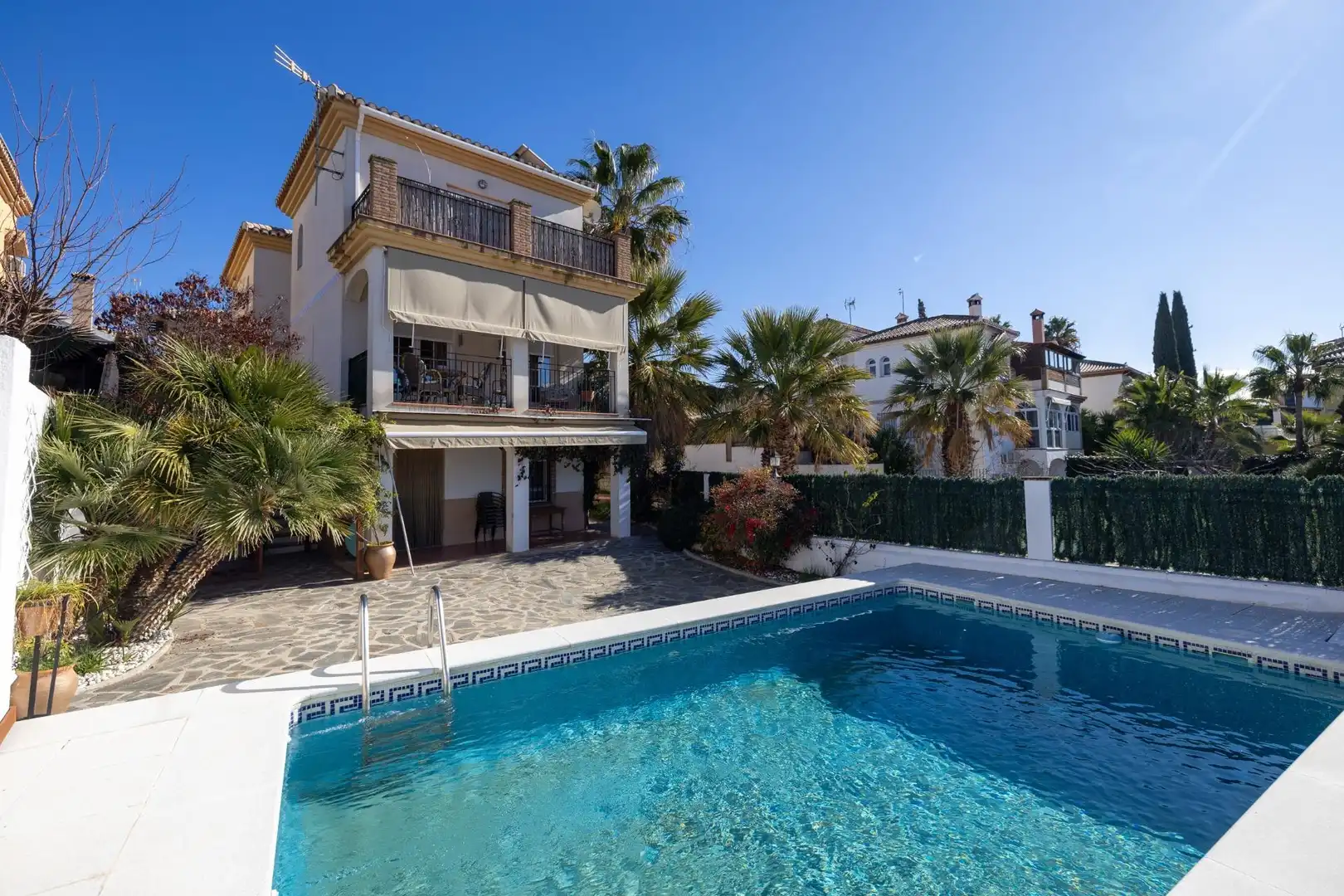 Vista exterior de Casa o xalet en venda en Alhendín amb Calefacció, Jardí privat i Terrassa