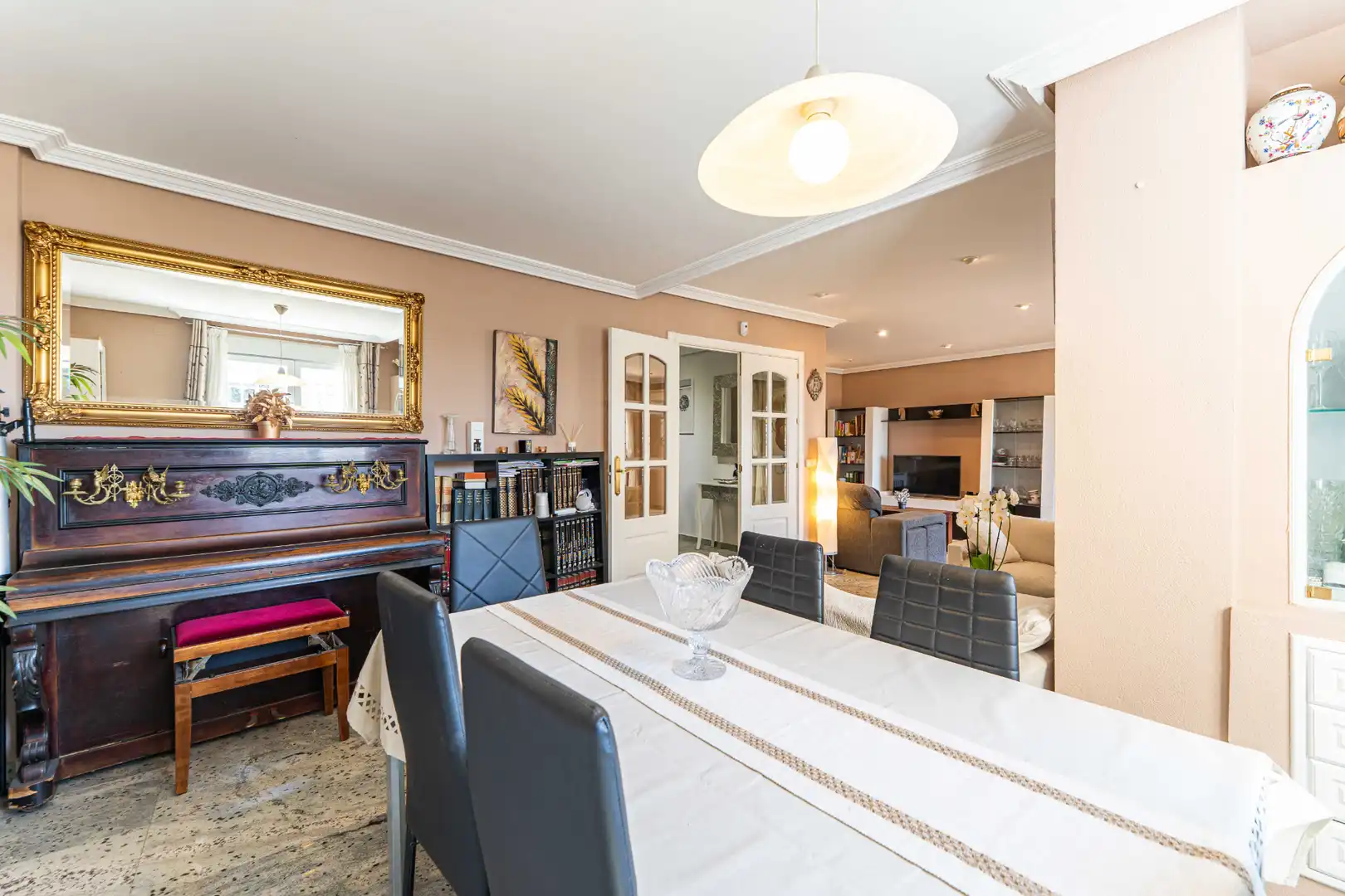 Comedor de Casa adosada en venta en Torrelodones con Calefacción, Jardín privado y Terraza