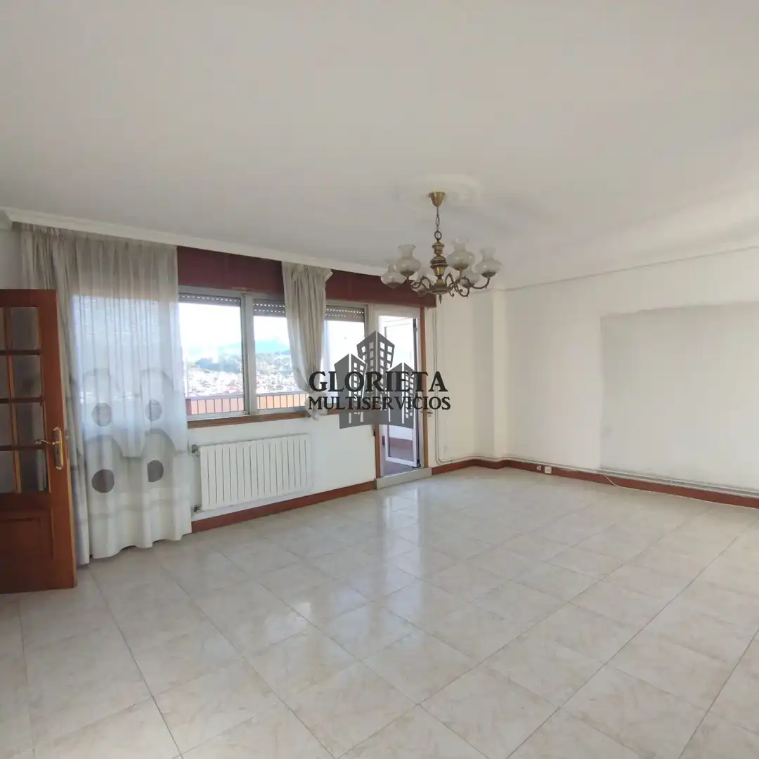 Vista exterior de Piso en venta en Vigo  con Calefacción, Parquet y Terraza